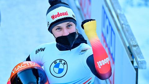 Die deutsche Skeletoni Tina Hermann bejubelt ihren Sieg