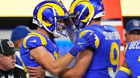 Cooper Kupp (l) und Matthew Stafford von den Los Angeles Rams jubeln.