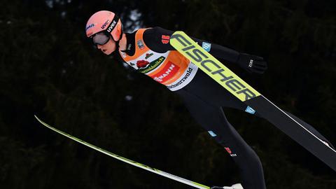 Skispringer Karl Geiger beim Weltcup in Titisee-Neustadt