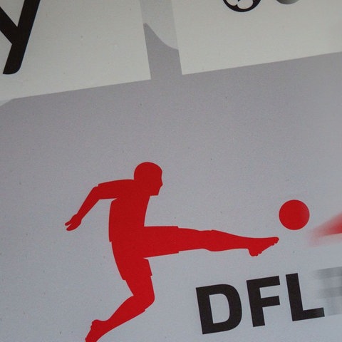 Die DFL hat die Finanzkennzahlen aller 36 Proficlubs für die coronageprägte Saison 2020/21 veröffentlicht.