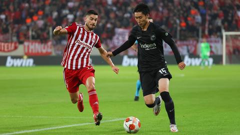 Daichi Kamada von Eintracht Frankfurt im Spiel in Piräus