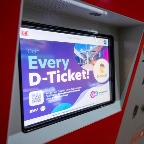 Houd toezicht op enkele autokaartautomaten van de Deutsche Bahn