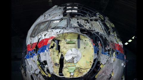 Das rekonstruierte Wrack von Malaysia-Airlines-Flug MH17 (AFP)