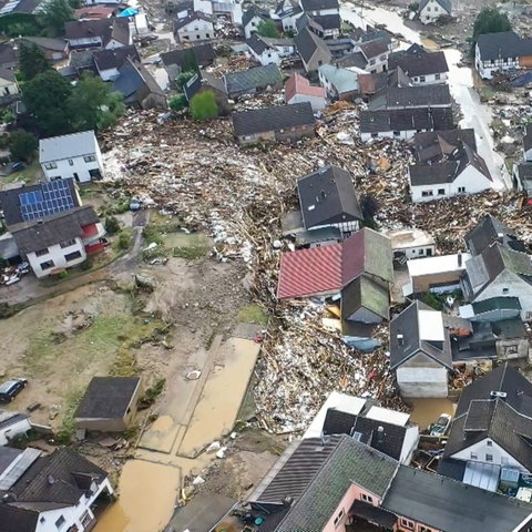 Luftbild des Ortes Schuld nach dem Hochwasser (dpa)