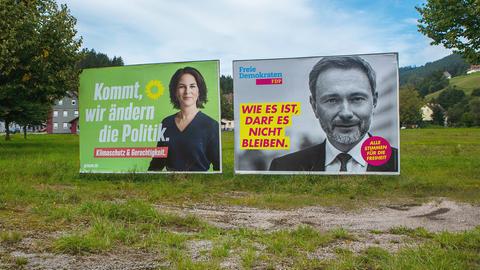 Wahlplakate der Grünen und der FDP zur Bundestagswahl im September 2021 (picture alliance / Goldmann)
