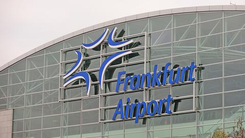 Logo Fraport (picture alliance / Daniel Kubirs)