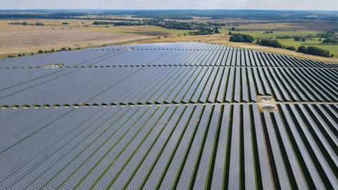 Der EnBW-Solarpark "Weesow-Willmersdorf" im brandenburgischen Landkreis Barnim. (ZB)