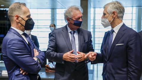 Die Außenminister Deutschlands, Luxemburgs und Österreichs im Gespräch: Heiko Maas, Jean Asselborn und Michael Linhart. (EPA)