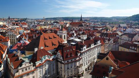 Ausblick vom Alten Rathausturm auf die Altstadt von Prag (Tschechien) (picture alliance / imageBROKER)