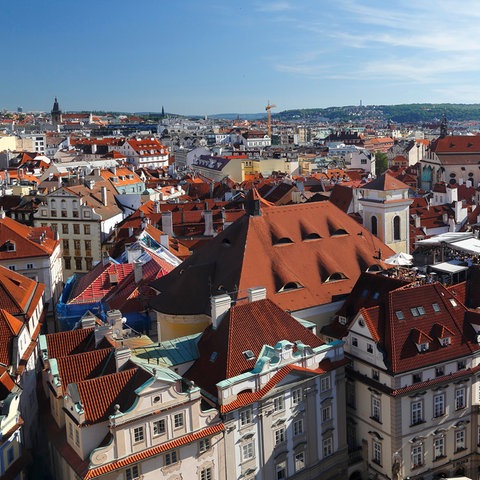 Ausblick vom Alten Rathausturm auf die Altstadt von Prag (Tschechien) (picture alliance / imageBROKER)