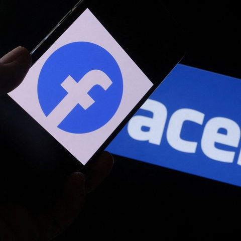 Schriftzug und Logo des Internetkonzerns Facebook (AFP)