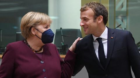 Bundeskanzlerin Merkel und der französische Präsident Macron (Archivbild). (AFP)