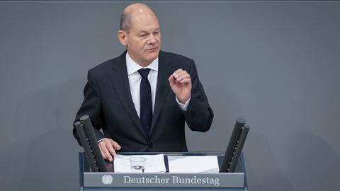 Olaf Scholz spricht im Bundestag. (picture alliance/dpa)