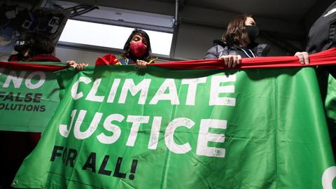 Protestierende in Glasgow während der Klimakonferenz (REUTERS)