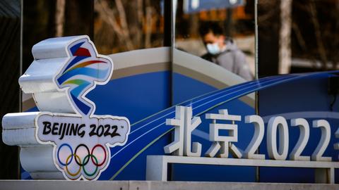 Ein Schriftzug der Olympischen Winterspiele 2022 in Peking, China. (REUTERS)