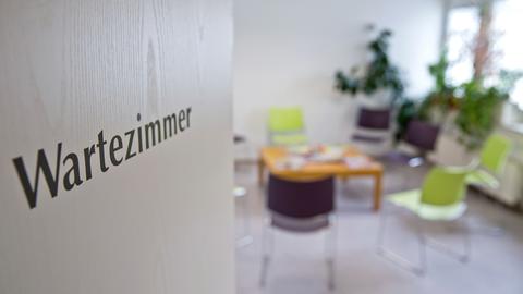 Wartezimmer einer Arztpraxis (picture alliance/dpa)