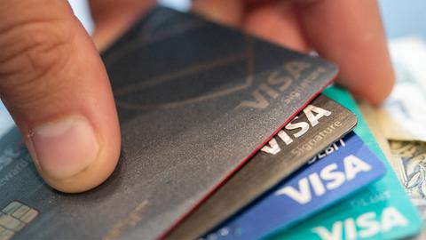 Visa Kreditkarte (picture alliance / ASSOCIATED PR)