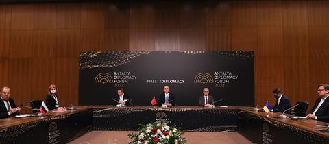 Dreiertreffen der Außenminister Russlands, der Türkei und der Ukraine. (picture alliance / AA)