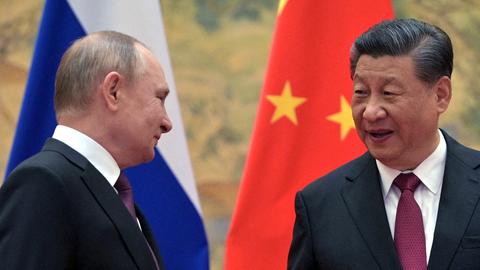 Xi Jinping (rechts) und Präsident Putin (via REUTERS)