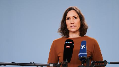 Anne Spiegel ( Bündnis 90/die Grünen), Bundesministerin für Familie, Senioren, Frauen und Jugend hat bei einem kurzfristig einberufenen Statement. (dpa)