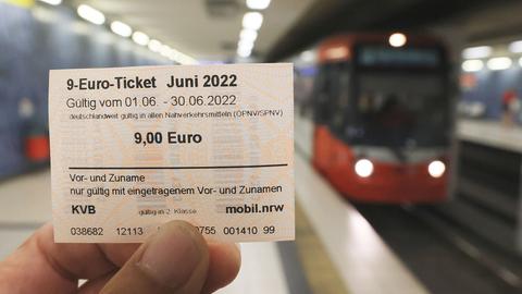 9 Euro Ticket Juni 2022 (dpa)