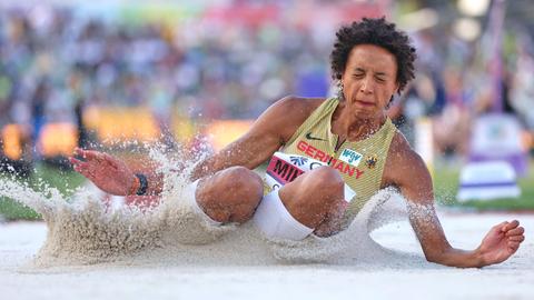 Die deutsche Weitspringerin Malaika Mihambo bei der Leichtathletik-WM in Eugene. (AFP)