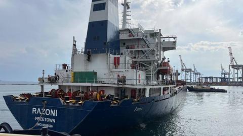 Der Frachter "Razoni" verlässt den Hafen von Odessa. (picture alliance / AA)