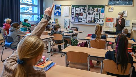 Unterricht in einer vierten Klasse einer Grundschule. (Archivbild: 22.02.2021)  (picture alliance/dpa/dpa-Zentral)