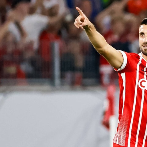 Torjubel bei Vincenzo Grifo (SC Freiburg, 32) nach seinem Tor zum 1:0. ()