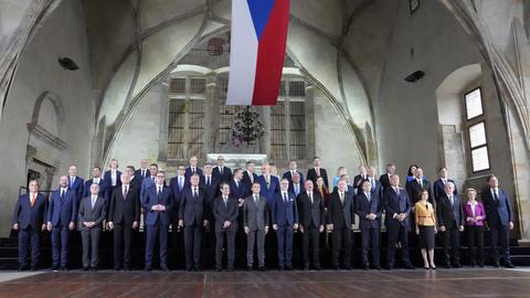 Die Teilnehmerinnen und Teilnehmer des neuen europäischen Gipfelformats (dpa)