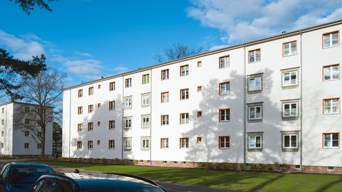 Sanierte Wohnhäuser aus DDR-Zeiten in Eisenhüttenstadt (picture alliance / dpa)