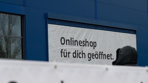 Aushang: "Onlineshop für dich geöffnet" (dpa)