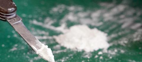 Sichergestelltes Kokain wird beim Hamburger Zoll präsentiert. (dpa)