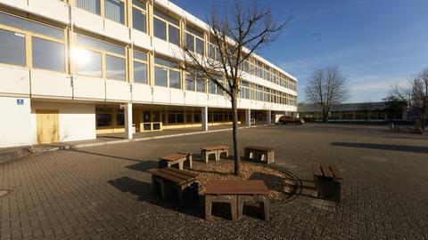 Schulhof des Musikgymnasiums in Montabaur (dpa)