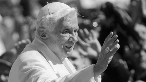 Papst Benedikt XVI. (Archivfoto: 27.02.2013) (dpa)