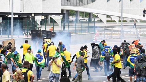 Anhänger von Ex-Präsident Bolsonaro stürmen den Kongress in Brasilia. (AFP)