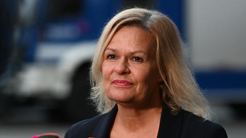 Bundesinnenministerin Nancy Faeser spricht bei einer Pressekonferenz (dpa)