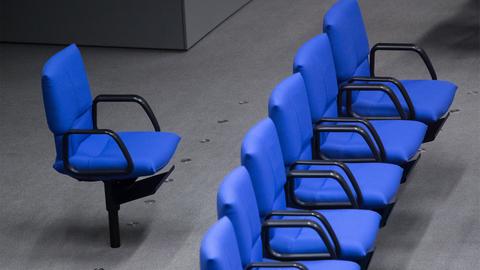Stuhlreihen im Bundestag (dpa)