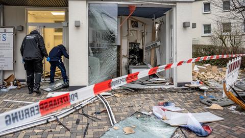 Durch Geldautomatensprengung verwüstete Bankfiliale (Archivbild) (dpa)