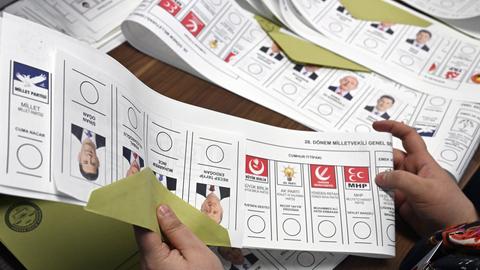 Wahlzettel für die Wahlen in der Türkei