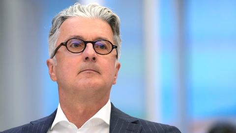 Rupert Stadler, ehemaliger Vorstandsvorsitzende von Audi, nimmt an seinem Prozess vor dem Landgericht in München teil.