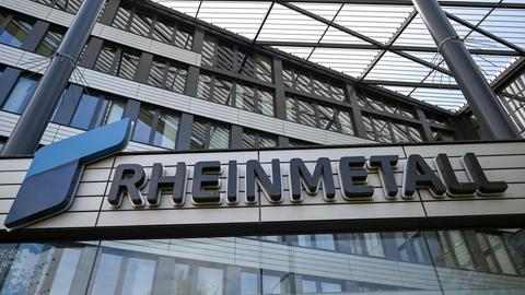 Das Logo des Rüstungskonzerns Rheinmetall am Hauptsitz in Düsseldorf