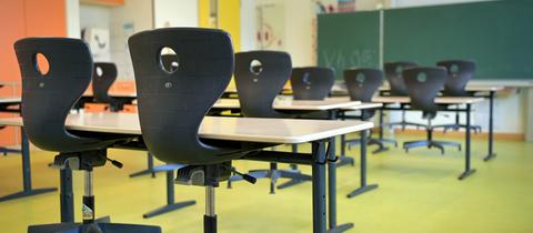 Blick in ein leeres Klassenzimmer einer Schule in Oranienburg, Brandenburg.