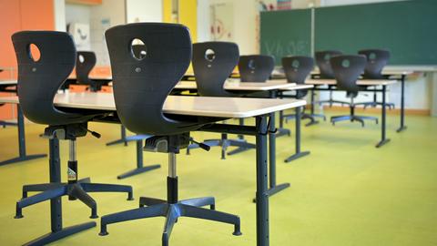 Blick in ein leeres Klassenzimmer einer Schule in Oranienburg, Brandenburg.