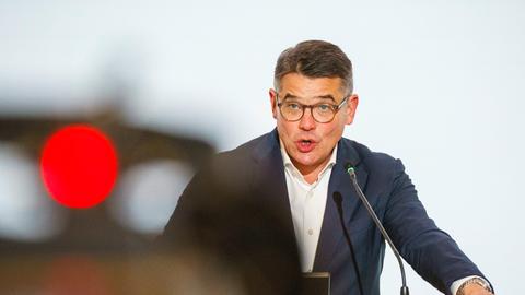 Boris Rhein (CDU) spricht bei der Pressekonferenz in Wiesbaden über eine geplante Koalition mit der SPD.