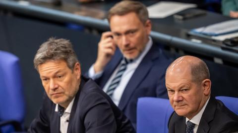 Christian Lindner, Robert Habeck und Olaf Scholz im Bundestag 