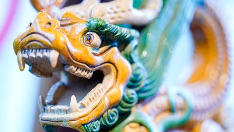 Ein chinesischer Dachreiter in Form eines Drachens aus dem 17. Jahrhundert