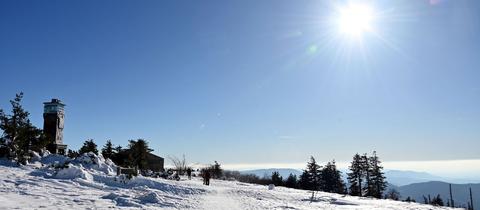 Schneebedeckter Boden im Schwarzwald.