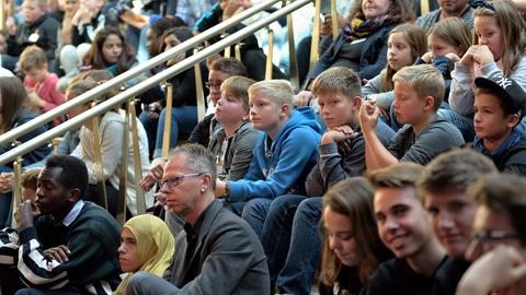 Eine Schülergruppe bei einer Veranstaltung von hr@Schule