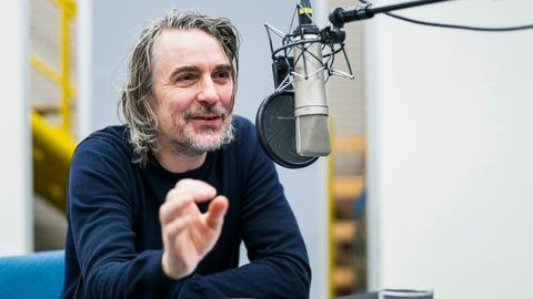 Jens Harzer spricht die Rolle des August Engelhardt.